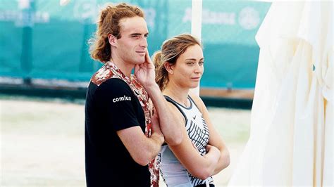 Paula Badosa and Stefanos Tsitsipas post hot pics in swimming。